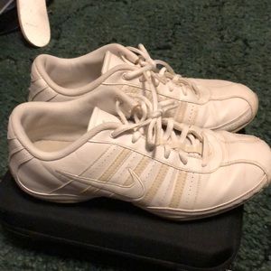 White Nike tennis shoes